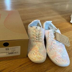 New Arcopedico Sneakers White w Print Women’s 39
